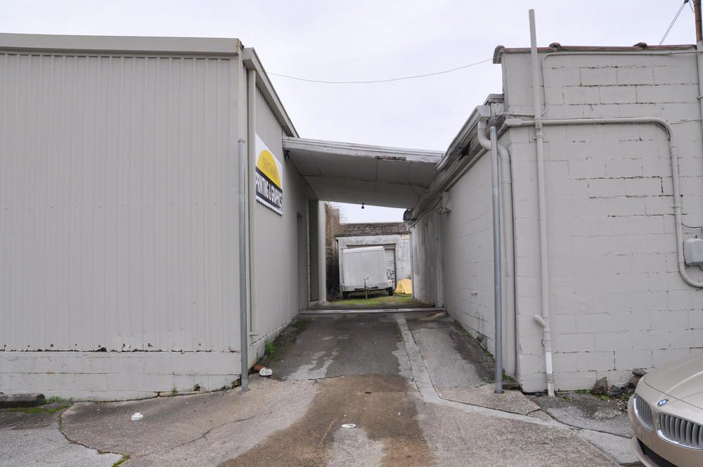 Office-Retail and Warehouse on Hixson PIke: 5424 Hixson Pike, Hixson, TN 37343
